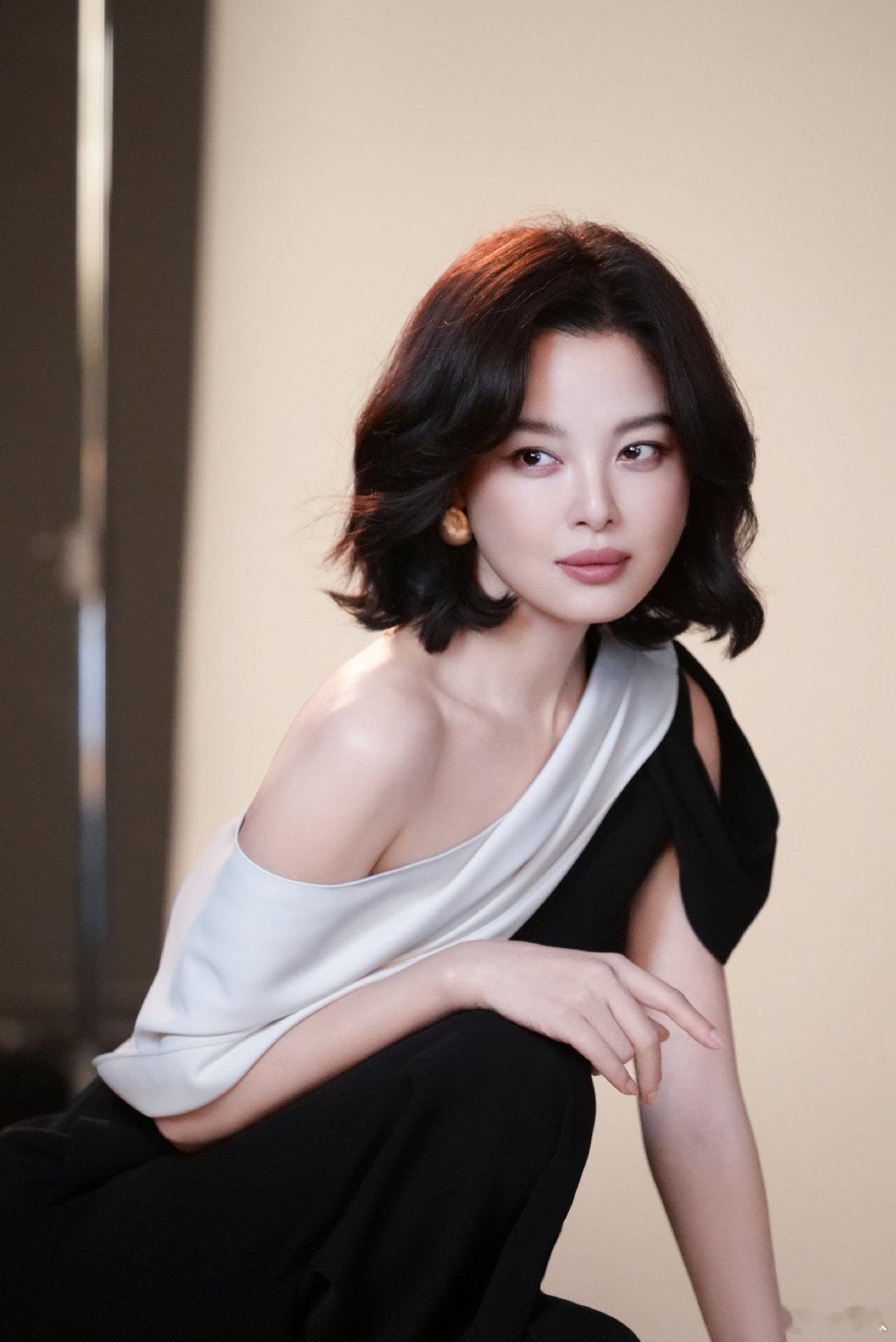 曝有好几位艺人都不甘心被辛芷蕾压一头曝好几位艺人不甘心被辛芷蕾压一头 曝好几位艺