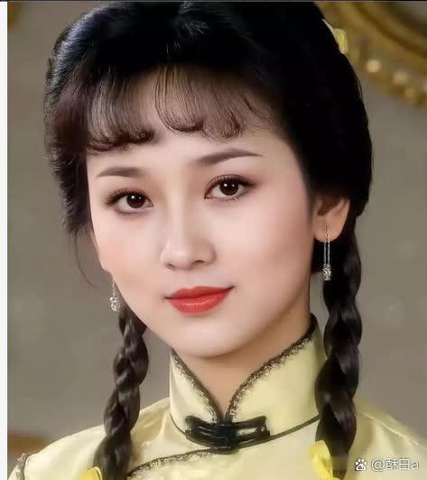 金典剧《上海滩》中，冯程程的扮演者赵雅芝，一身白色旗袍成为几代观众心中永远的记忆