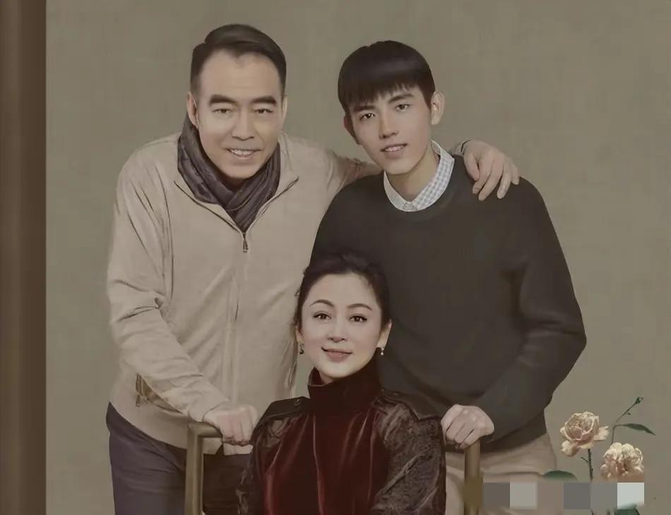 图1让我产生强烈的吐槽愿望：

陈凯歌身高185，陈飞宇身高188，陈红身高16