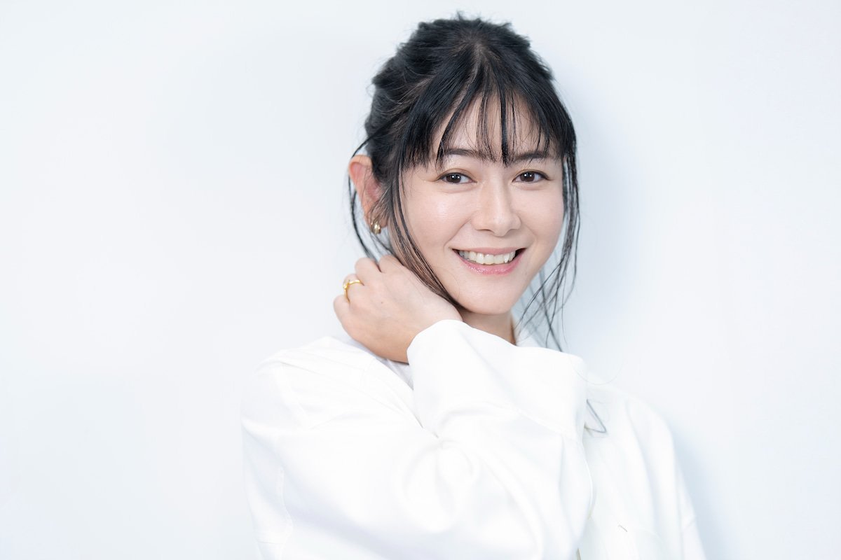 日娱新闻真木阳子 真木阳子日媒《encount》采访美图。 