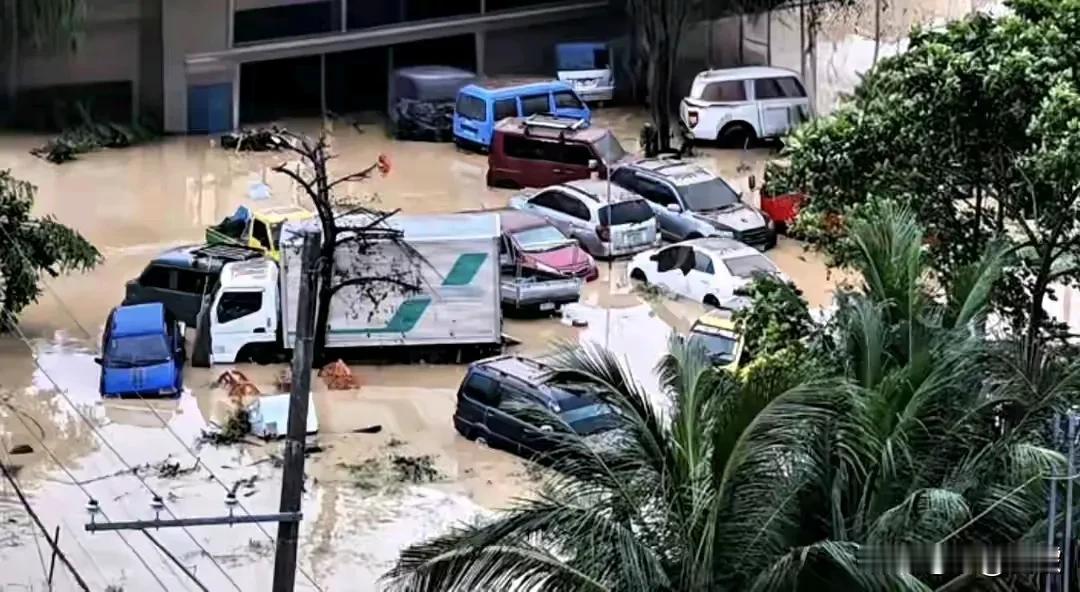 【菲律宾遭遇超级台风“海鸥”袭击.全菲进入“灾难状态”】

最近，菲律宾像是被“