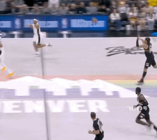 文班亚马太欺负约基奇了！

文班亚马先放倒了约基奇，然后又从倒地的约基奇身上跨了