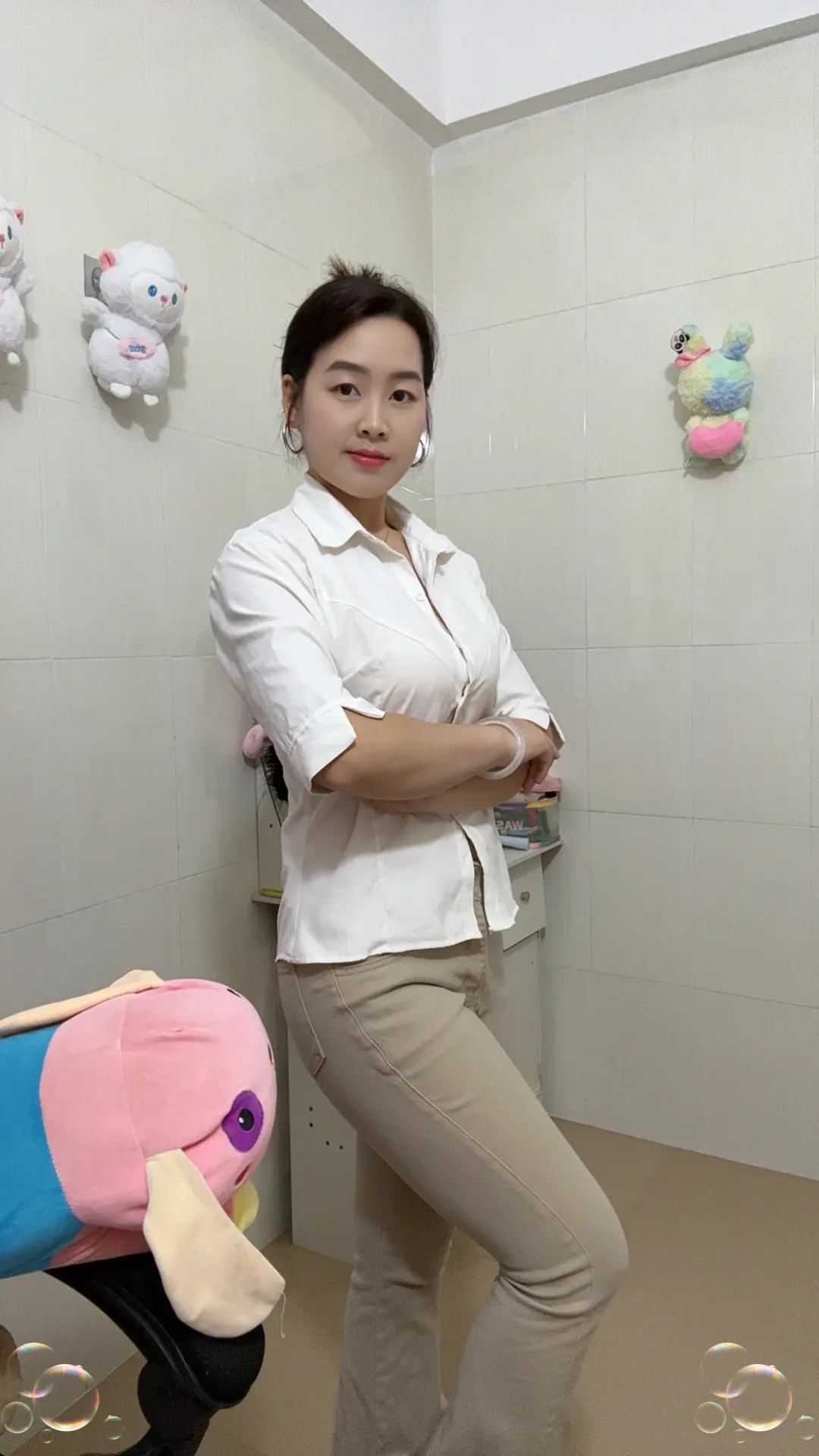 生活哪有样样顺心，人生哪有事事如意，不和别人较真，因为不值得，不和自己...