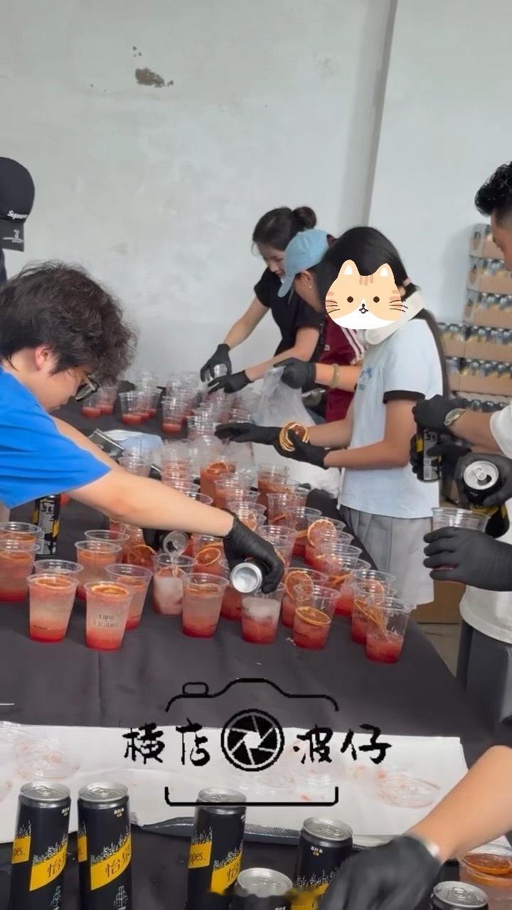 有吃有喝的招待大家王鹤棣将门独后杀青逆应援王鹤棣妈妈和侄女帮忙准备逆应援