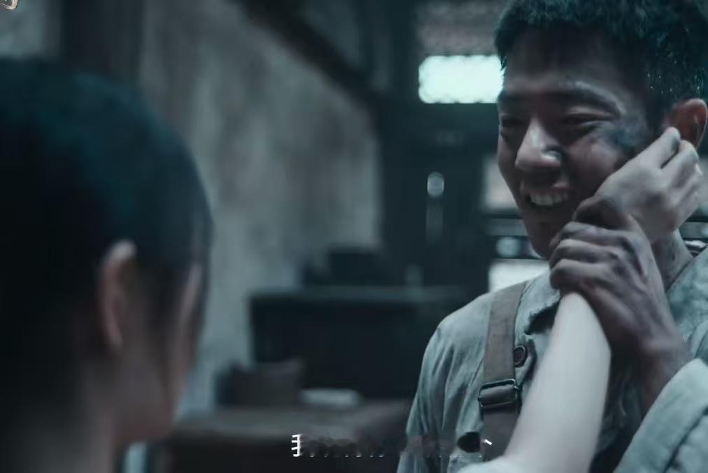 肖战周依然摸脸这一下肖战莫得闲破碎感的笑 肖战周依然摸脸这一下，肖战莫得闲破碎感