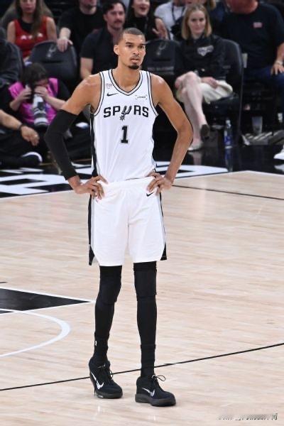 2K27官方综合能力数值
最终TOP10球员
1. 亚历山大 98
1. 约基奇