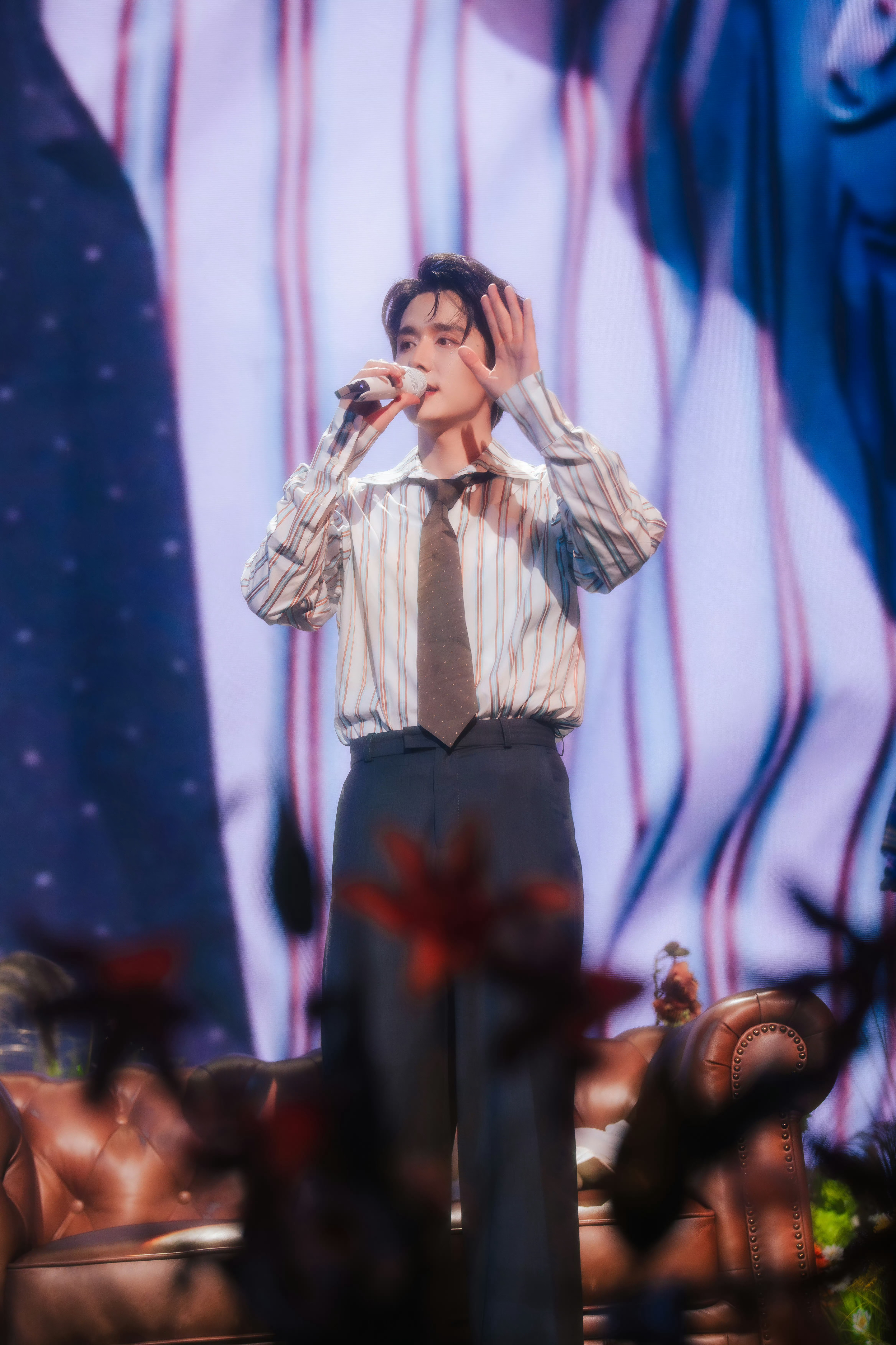 张新成演唱会翻唱率 谁要害张新成😿首先他是专业的，正经中戏音乐剧毕业，唱功，乐