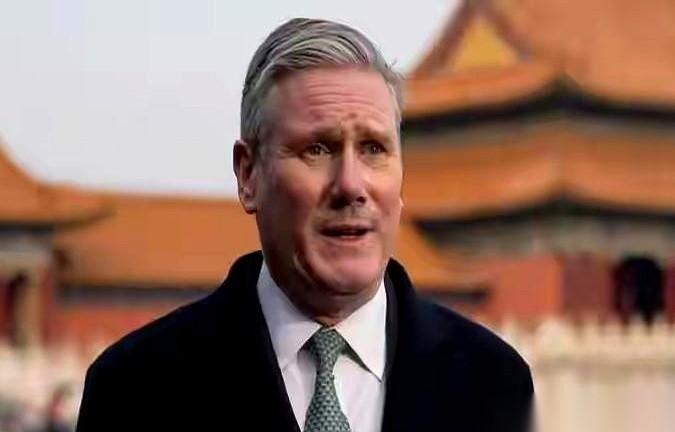 英国首相斯塔默，据说已经跟最亲近的朋友摊牌了，说自己准备辞职，连时间表都悄悄排好