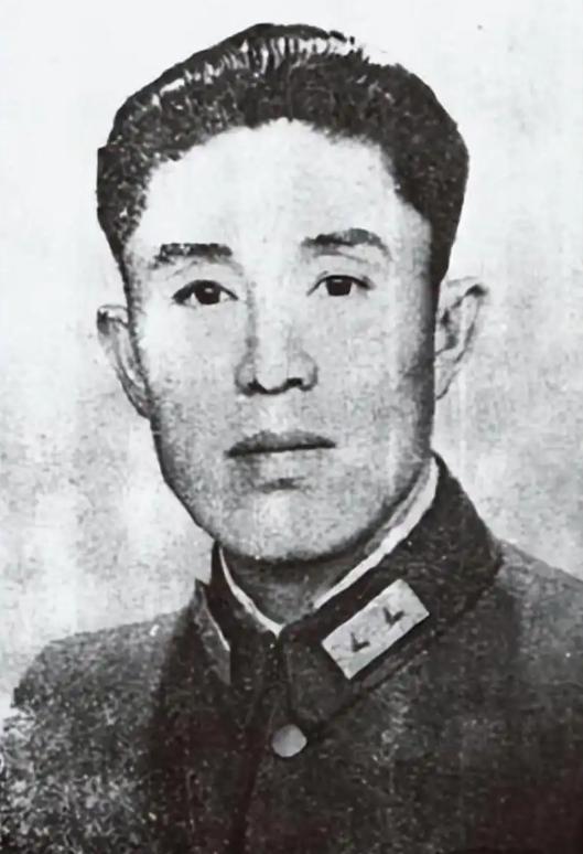 1983年，郑洞国的前妻想复婚，郑洞国的子孙都同意，但郑洞国却摇头拒绝："她来了