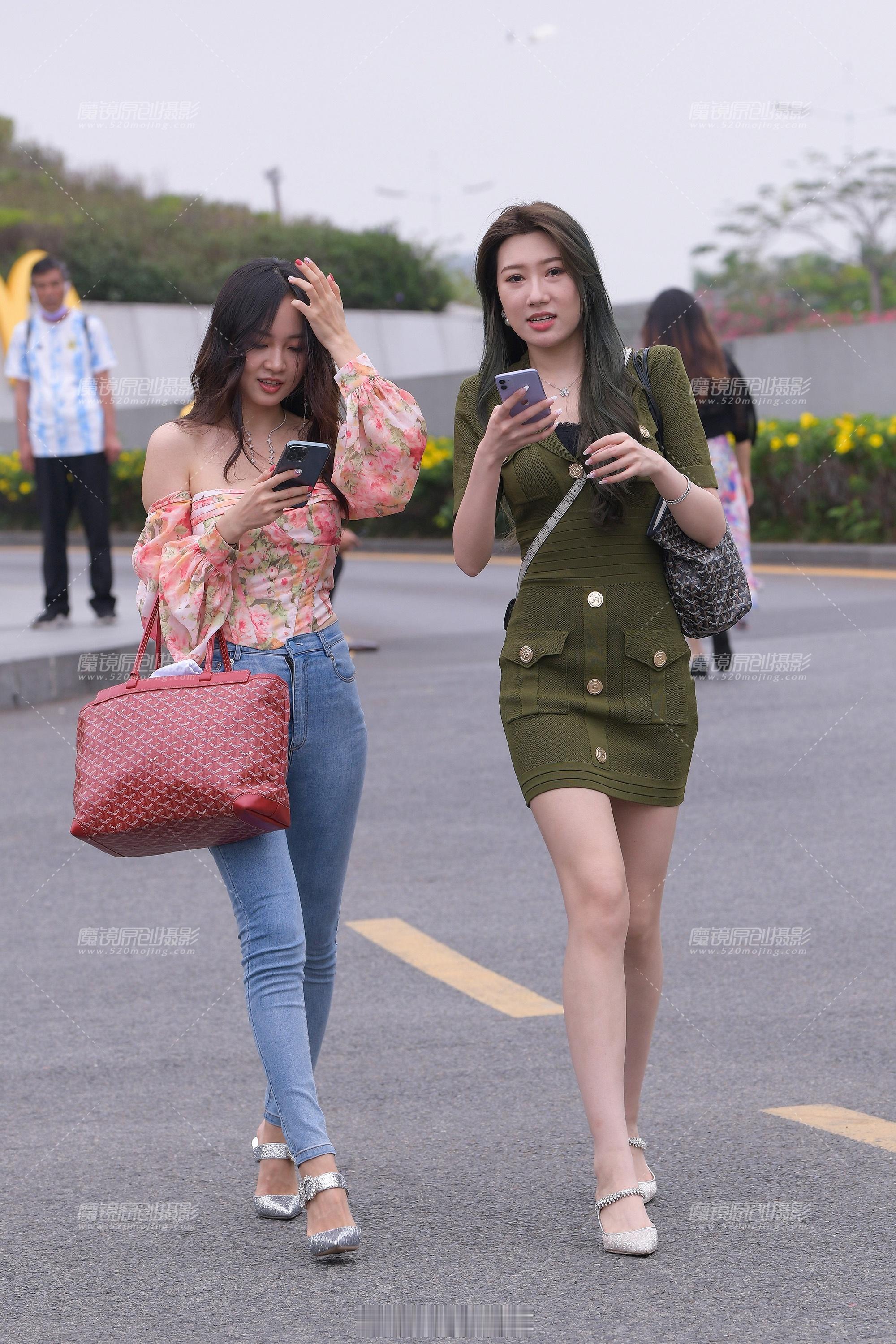 有效化妆的第一步是发型这两个小姐姐应该是知道这个步骤！ 