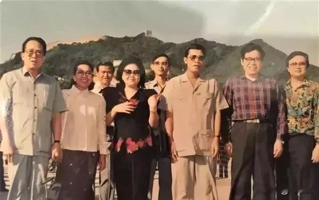 来了，来了，距离第一次来华已过去35年，柬埔寨代元首、参议院主席洪森带领团队访华