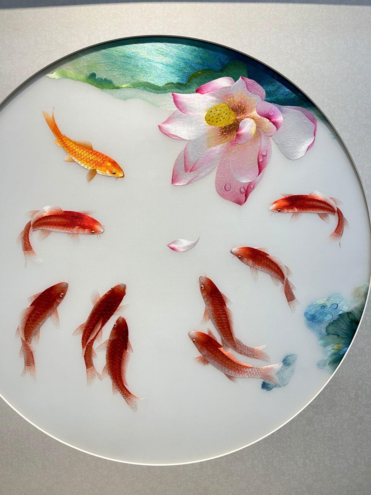 九鱼转莲，好运莲莲～🌸纯手工苏绣精品挂画《九鱼戏莲》 “九”代表着长...