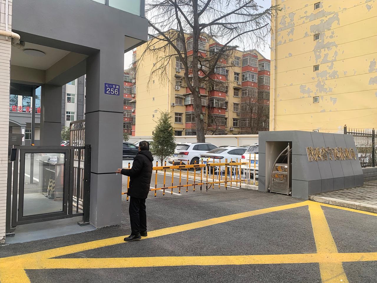 门禁有感：科技本是用于发展生产力、提升人民群众生活便利性的，若被某些人用于消极之