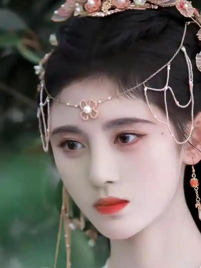 真的忍无可忍了！现在内娱的面瘫式演技，已经嚣张到离谱了！

打开一部剧，满心期待