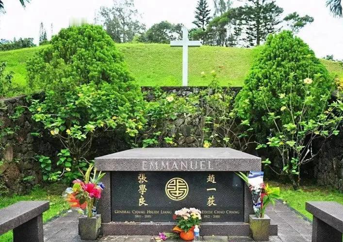 1996年4月25日，张学良与夫人赵一荻正式移居美国夏威夷，并在那里长期定居，直