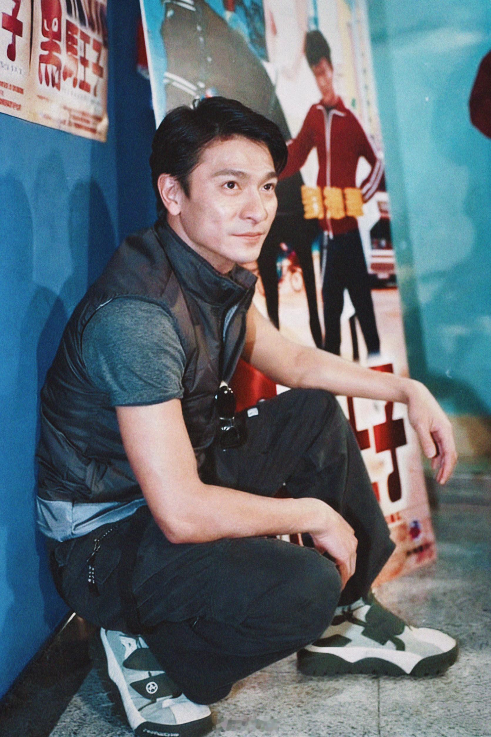 刘德华搭乘花絮去幕后 运动酷型男——1999年，刘德华刘德华 与李嘉欣一起宣传合