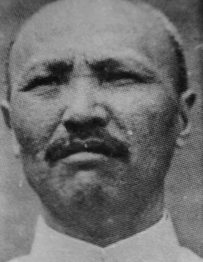 1947年4月，孙殿英在老巢汤阴被解放军包围后，拿出几万黄金分给手下，高级军官每