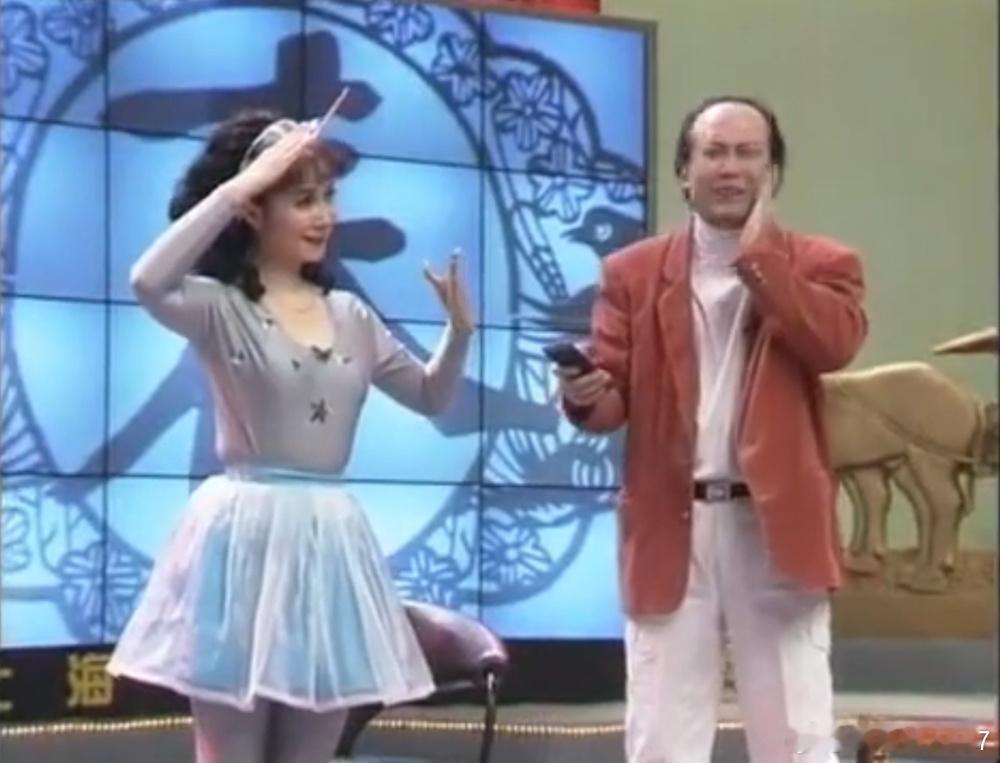 蔡明:你们这些机器人都是我30年前玩剩下的春晚