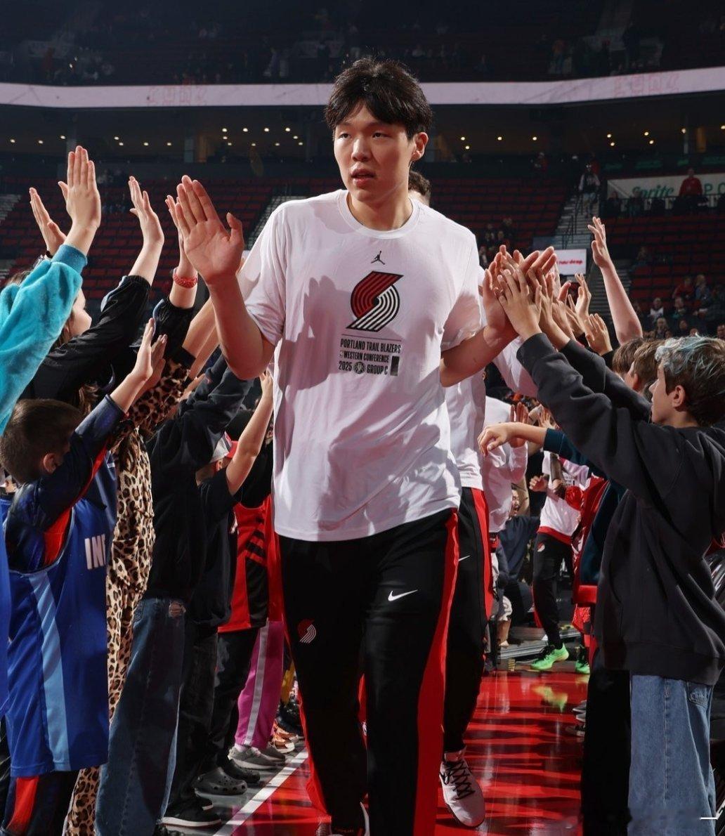 北京时间今日，波特兰开拓者队官方宣布，球队从发展联盟下属球队撕裂之城混音队召回杨