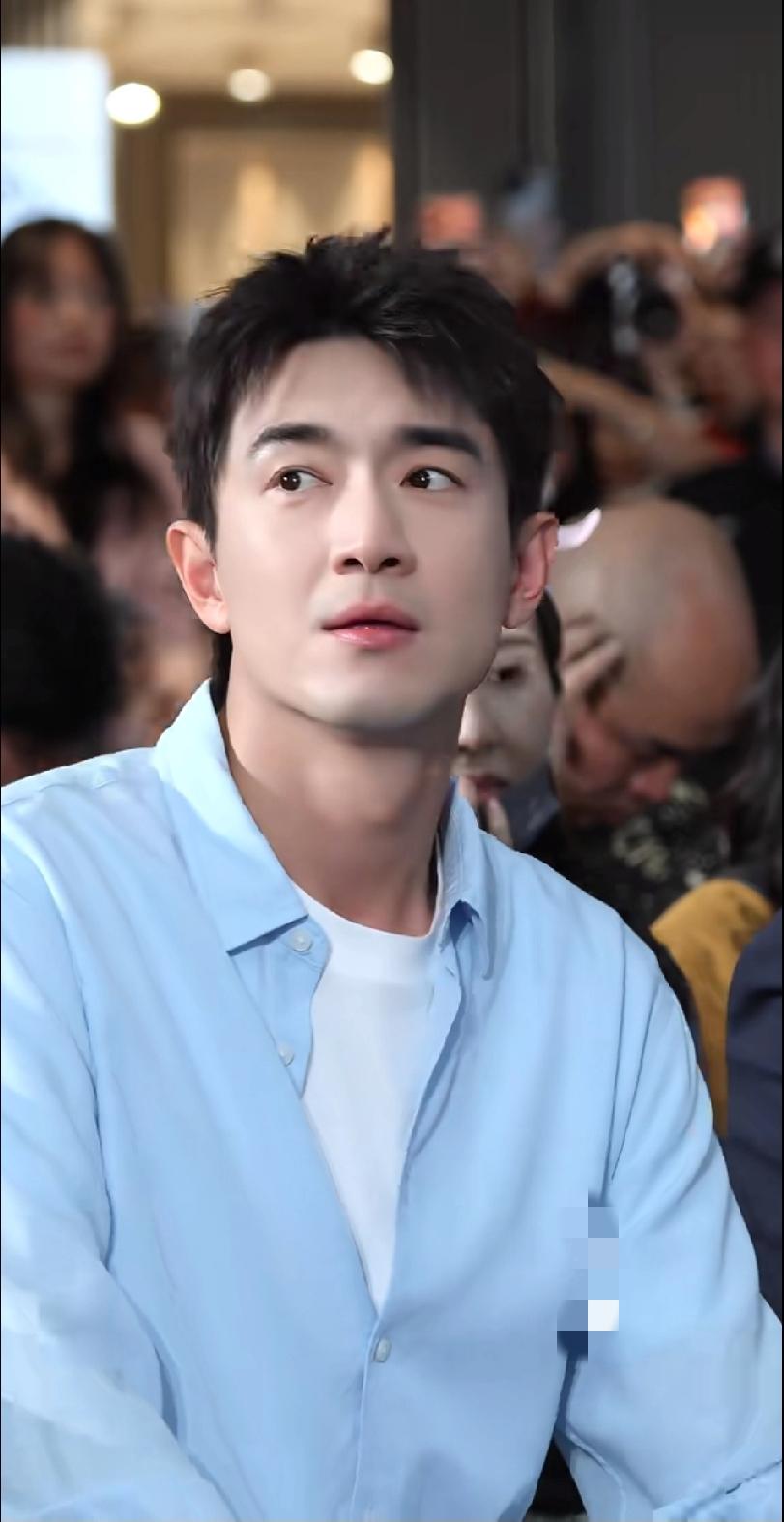 今日新鲜出炉的林更新好清爽好帅，许久未见状态依然很好呀！
    他简直是天生的