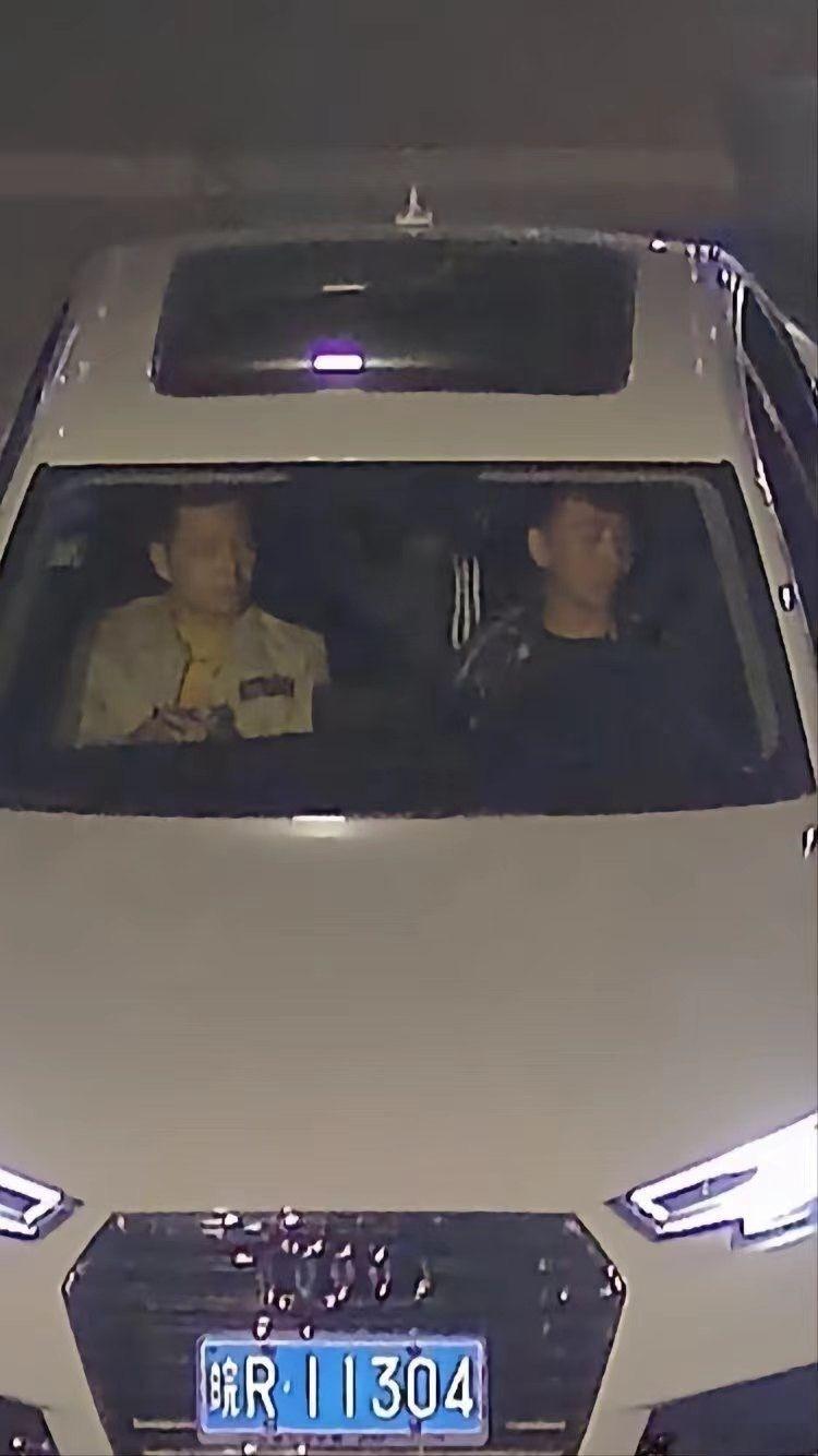 #搞笑##搞笑图片# 看到违章拍照多清楚了吧，奉劝各位一句，注意点 ​​​