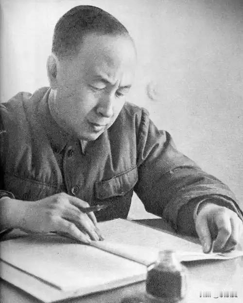 1964年，一个知青在看钱学森的论文时，发现方程推导错了，就给钱学森写信，谁知钱
