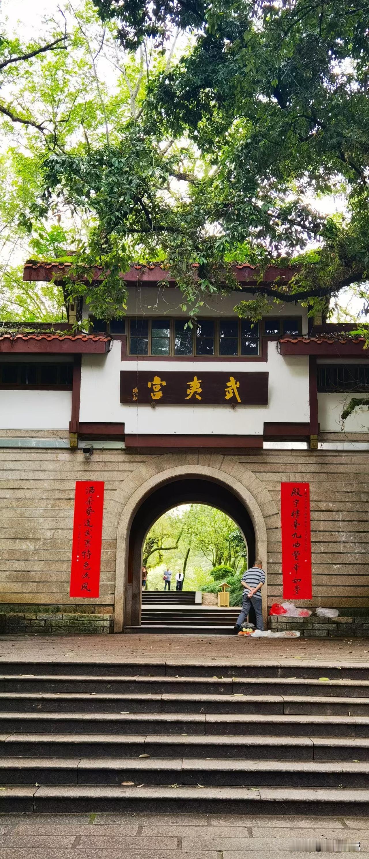 有钱有时间你会常去旅游吗?
【小对联】
上：出站；
下：……？