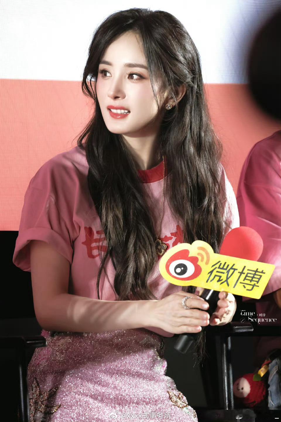 今天真的过于美丽，其实李善德和李夫人站一起没问题，但杨幂太有分寸了杨幂让C ​​