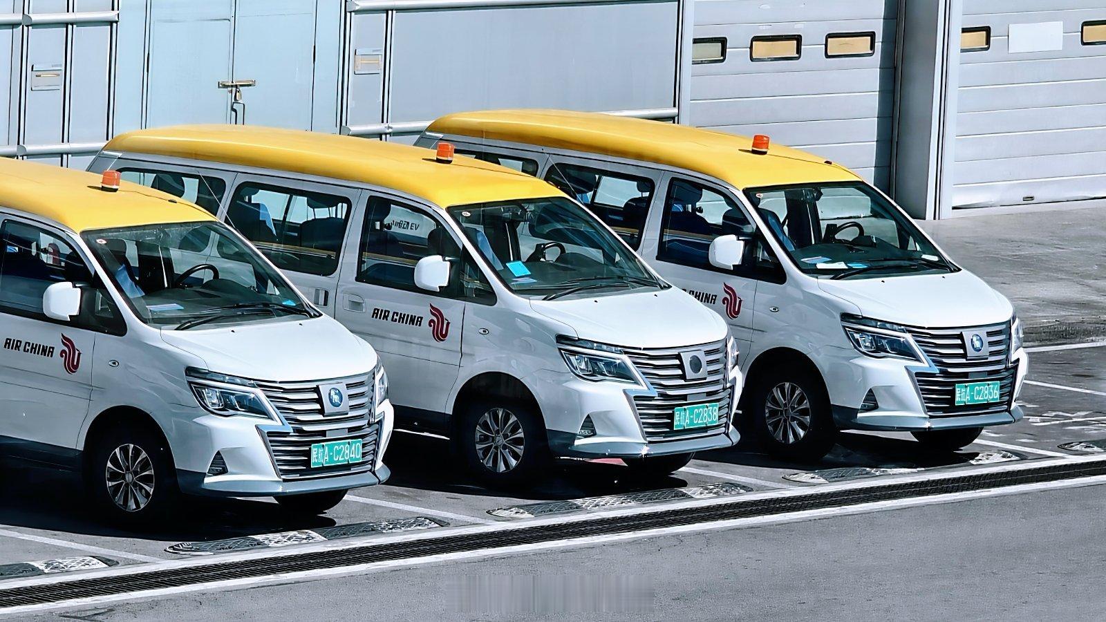 PEK 的内场工作车，这几台应该不是最近购入的吧？新能源汽车van事通 北京·首