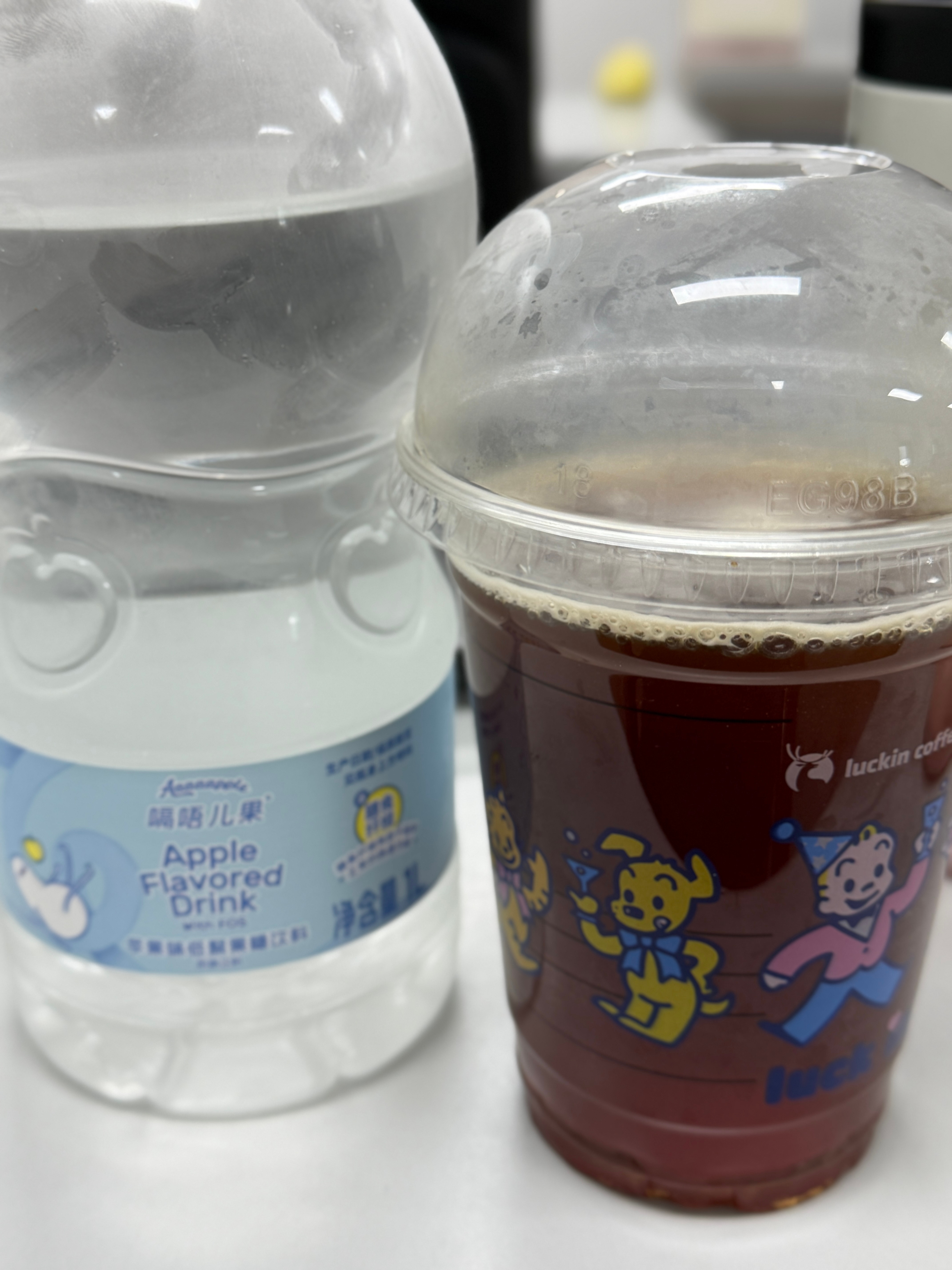 美好的周五从一杯自制苹果风味美式开启 