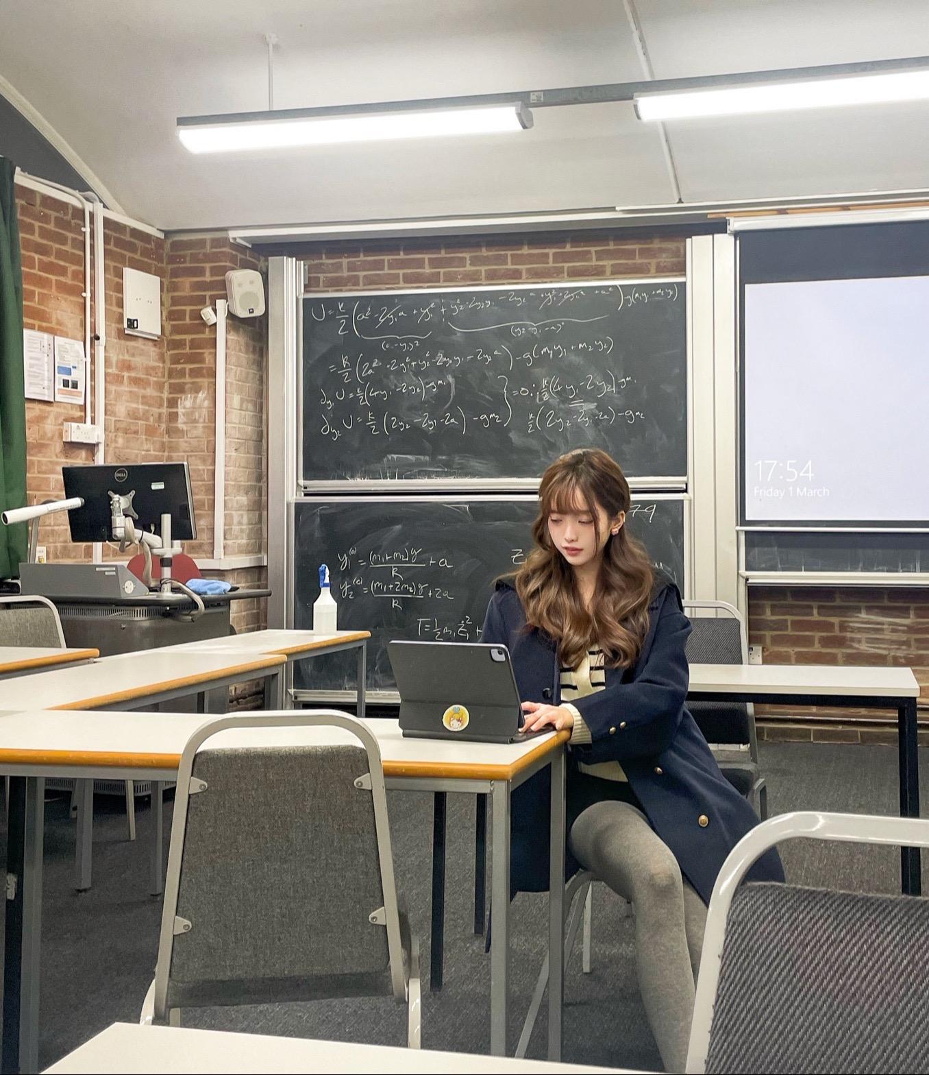 那年我刚到英国读本科。第一次体会到异国他乡的生活