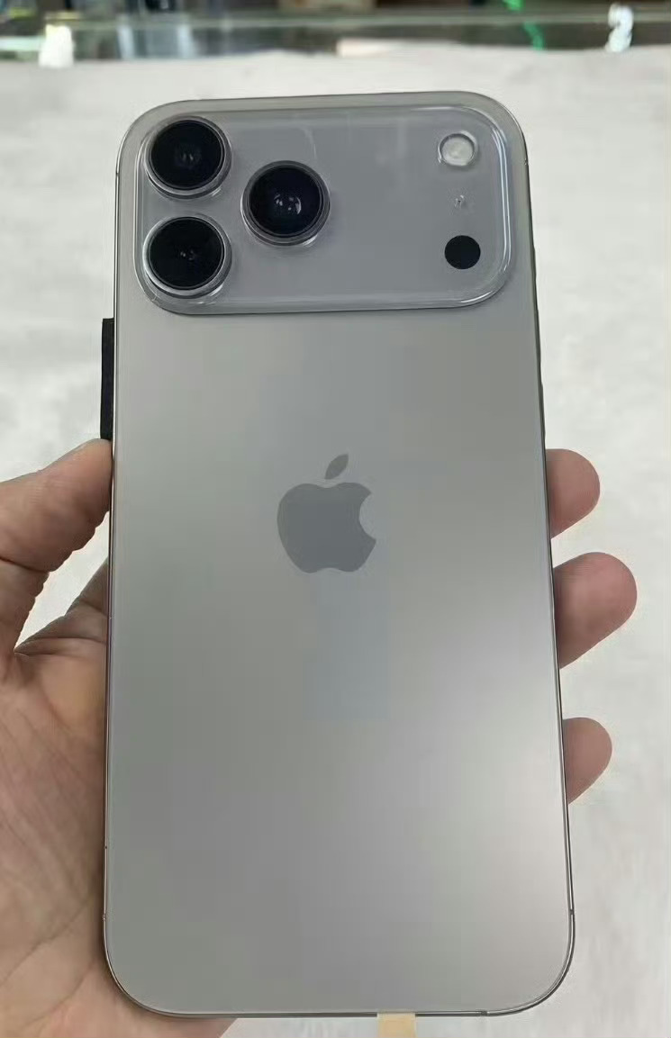 iPhone17Pro最新外观曝光 正版还没有上市，盗版已经开卖了！库克要是告侵