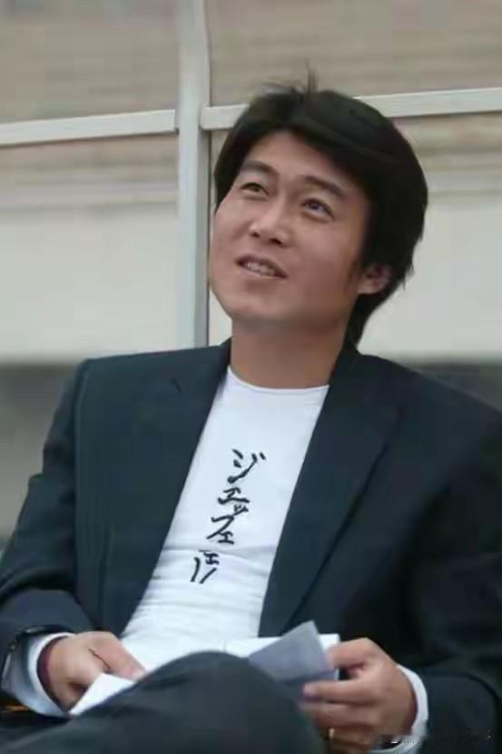 世界杯赛场上看不到他们的身影，创造新闻那时一个比一个强，国内足球圈又出好玩的消息