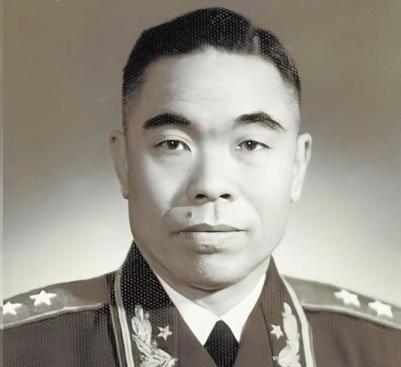 1955年，授衔仪式结束后，曾泽生流着泪说道：“感谢彭老总，是他让我赢得了中将的