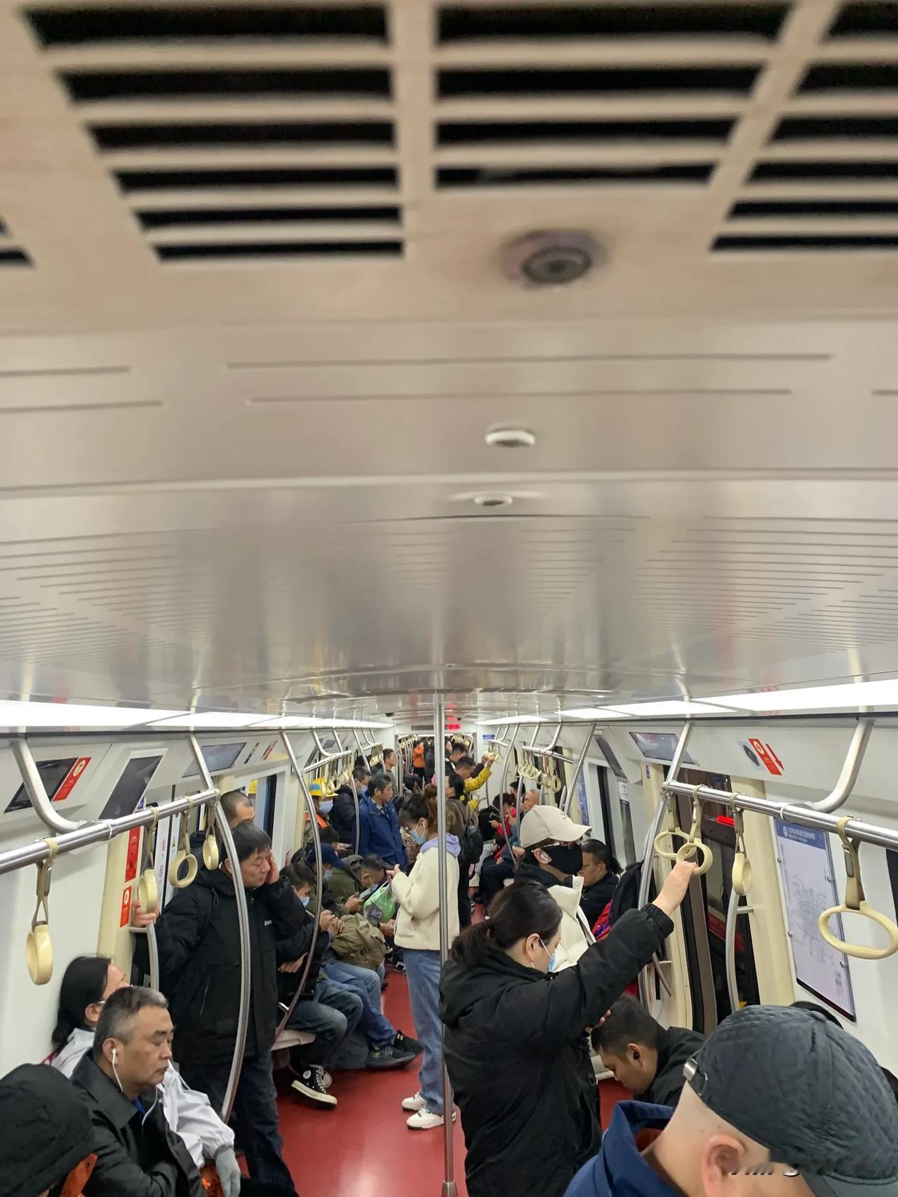 我的视角
早6:10分
一号线～
全程无座