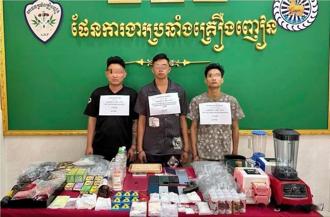 木牌查毒品，3人被捕

8月13日，柬埔寨柴桢省警方突查巴域市（木牌）一处出租屋