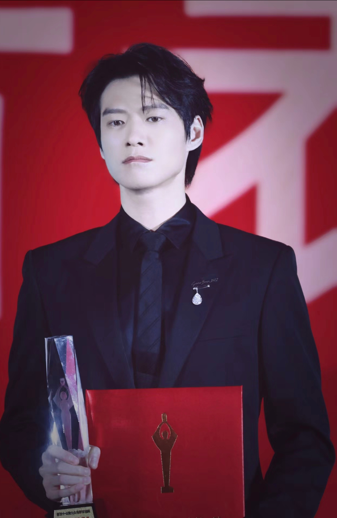 #魏大勋百花奖提名感言##魏大勋感谢陈凯歌#恭喜演员[打call]。 ​​​