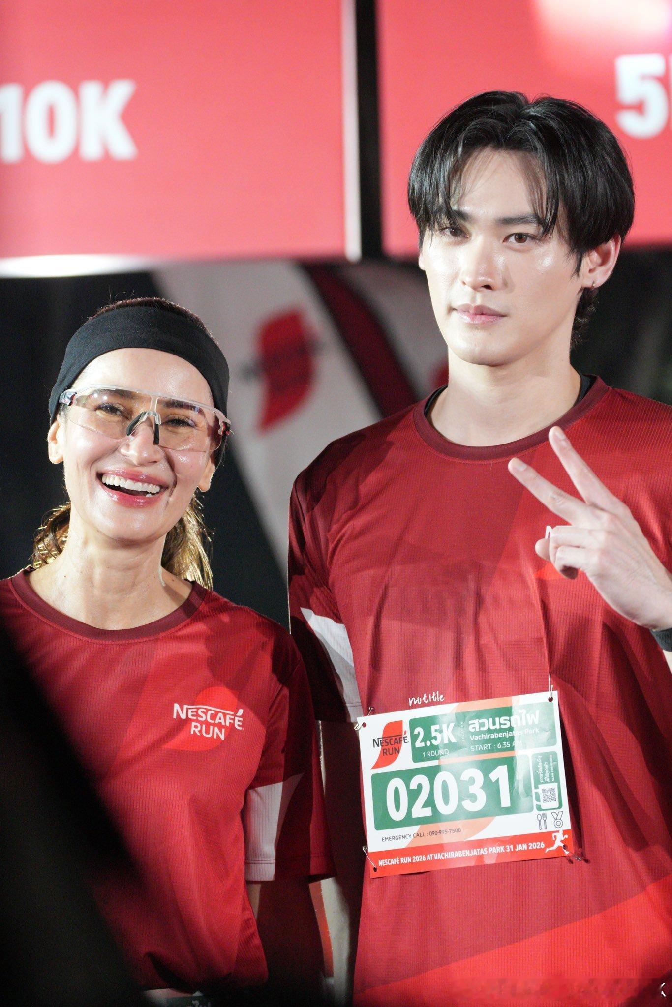 雀巢霸霸搞的公益跑！安姐也在诶！看海报的时候还没认出来！这个老叔跑完2.5km还