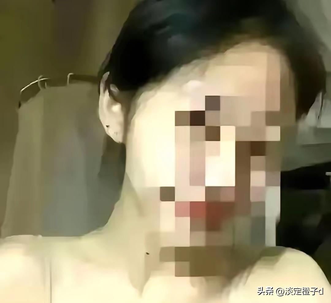 颜值出众的女教师走上违法歪路。
新观点。外表文静不代表内心守矩。颜值与职业不能成