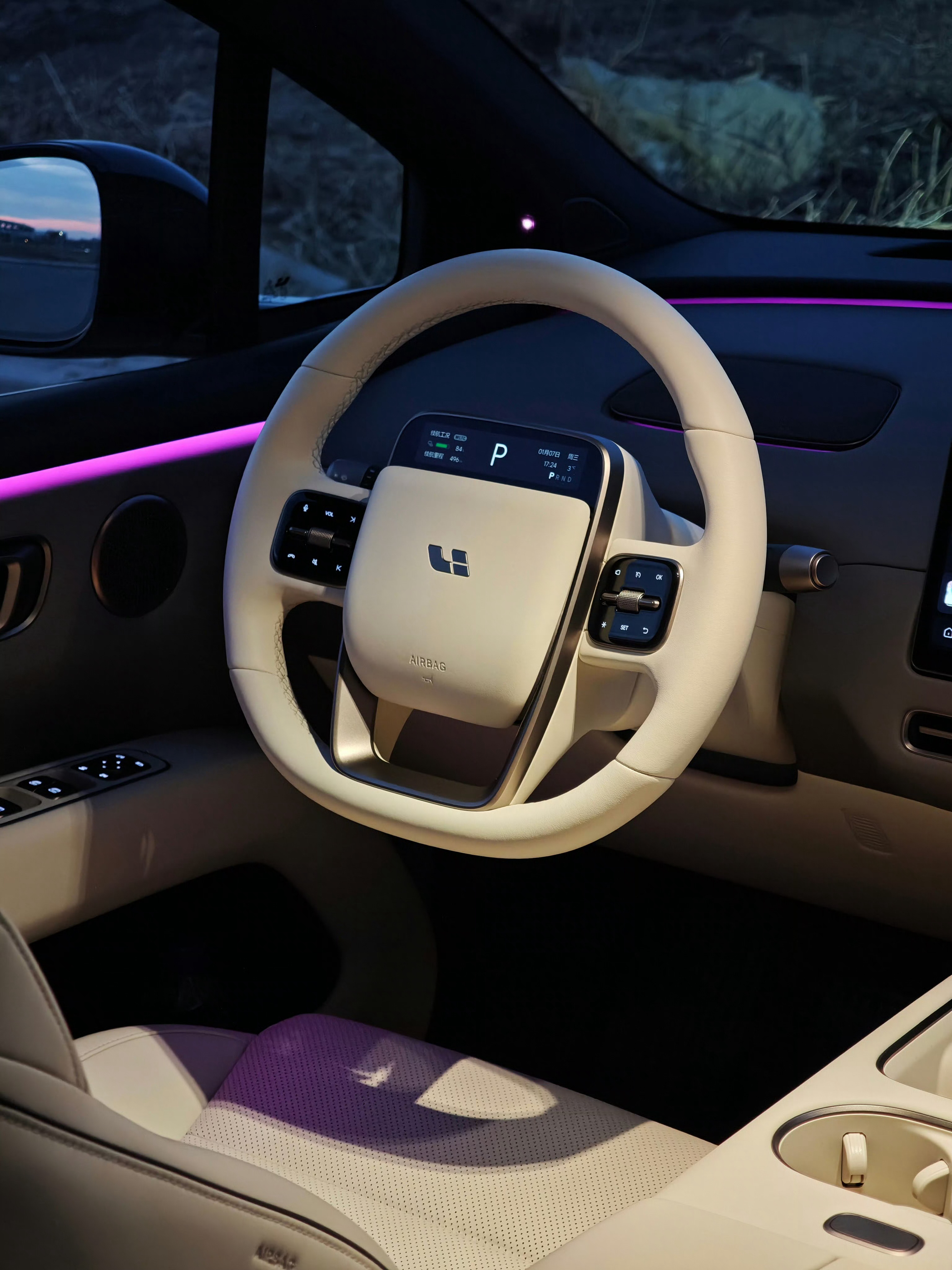 我特别喜欢白色方向盘从大众ID.3、到理想i8和i6，如今新款奔驰S级也用上白色