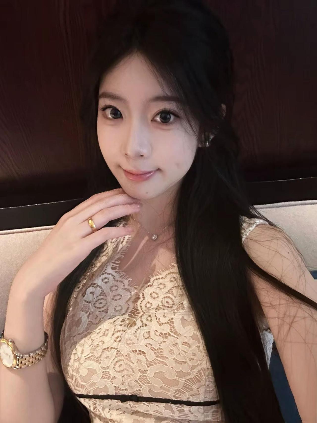 我身上什么味道 我瞳孔的深度 我嘴角笑的弧度 我看你的眼神 你还记得吗 姐姐 古