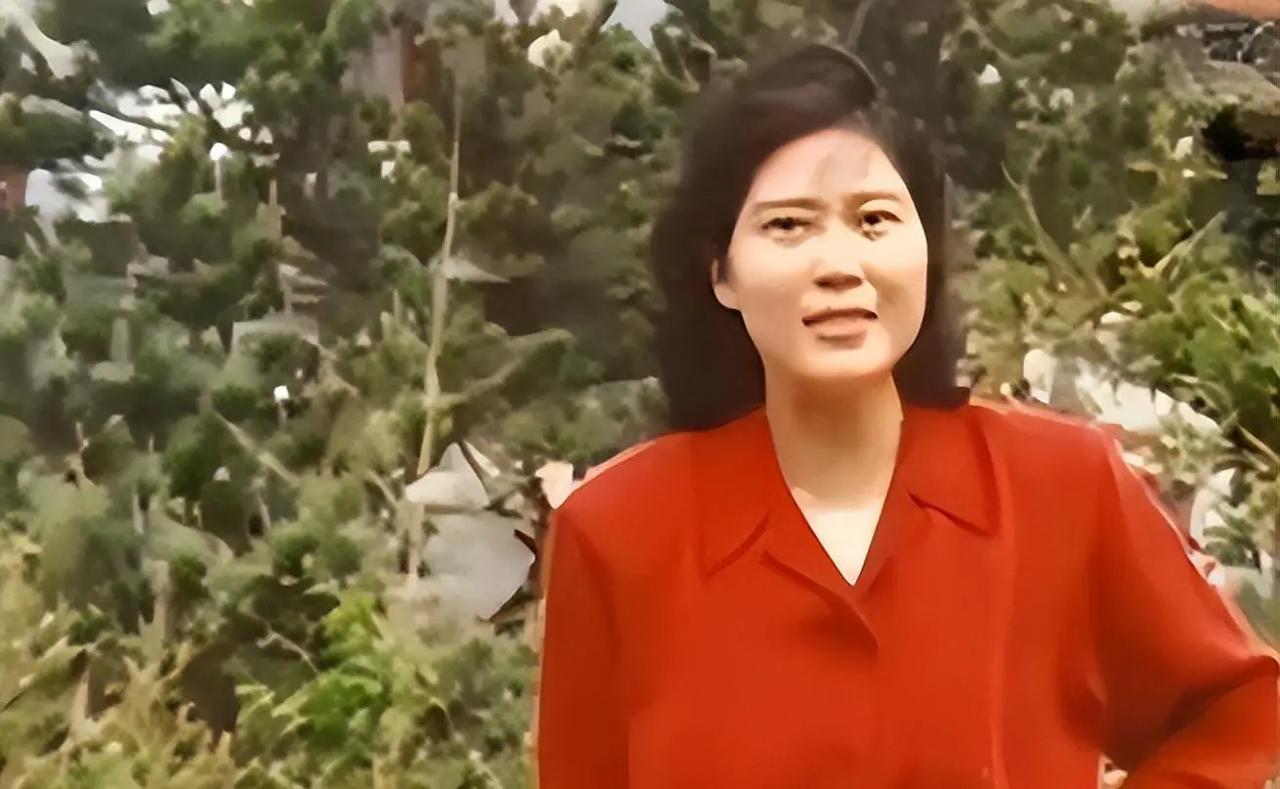 一位70岁的老太太，为了霸占女儿手中价值数600万的3套房产所有权，将自己的亲生