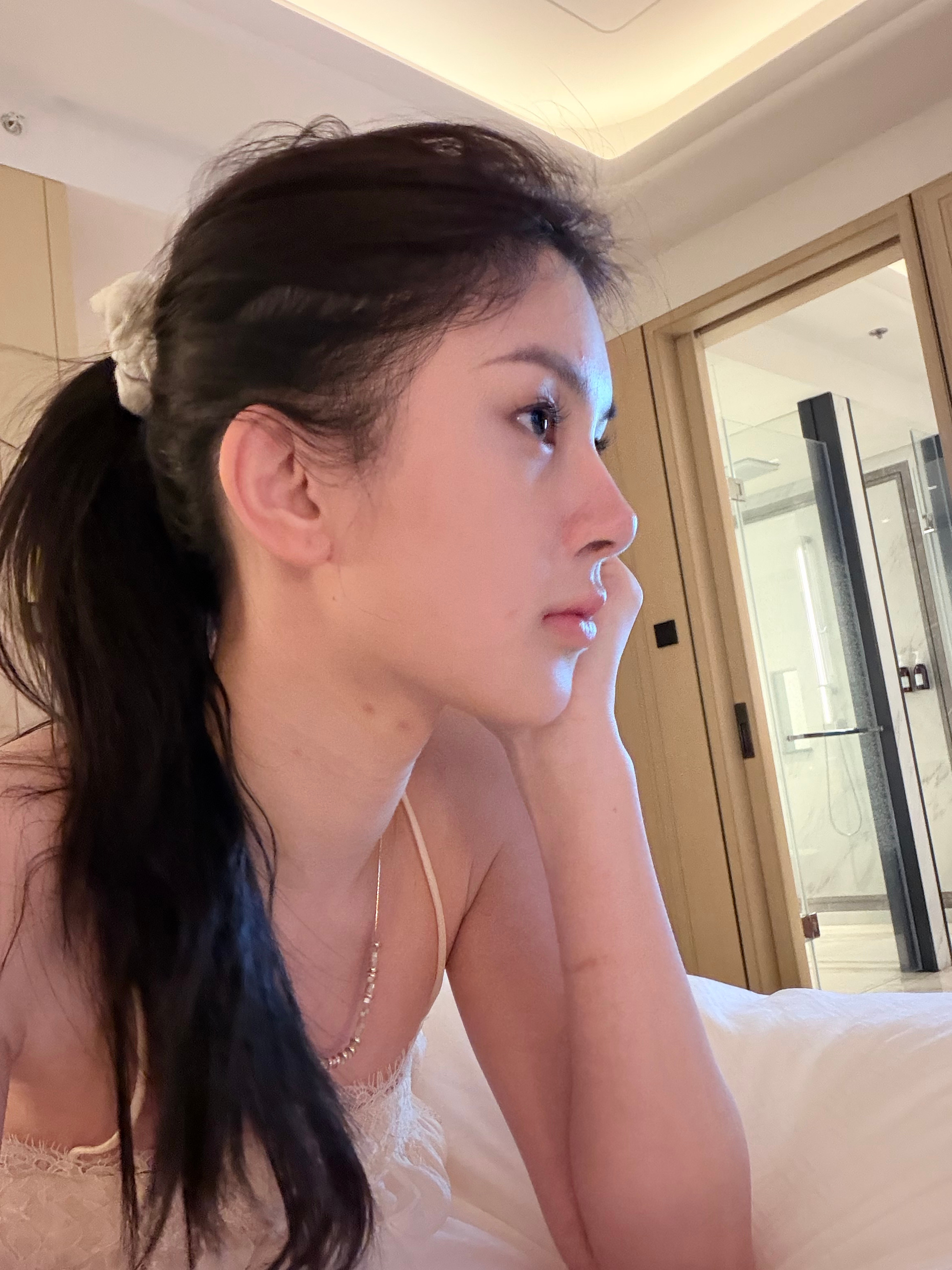 天殺的 氣死我了 圖一現在 圖二差不多原來的樣子 真的每天照鏡子都崩潰 