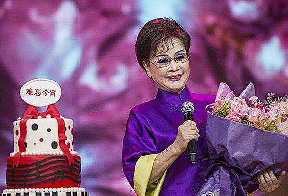 2000年，著名歌唱家李谷一举报了自己的老东家——东方歌舞团，直接指出歌舞团内领