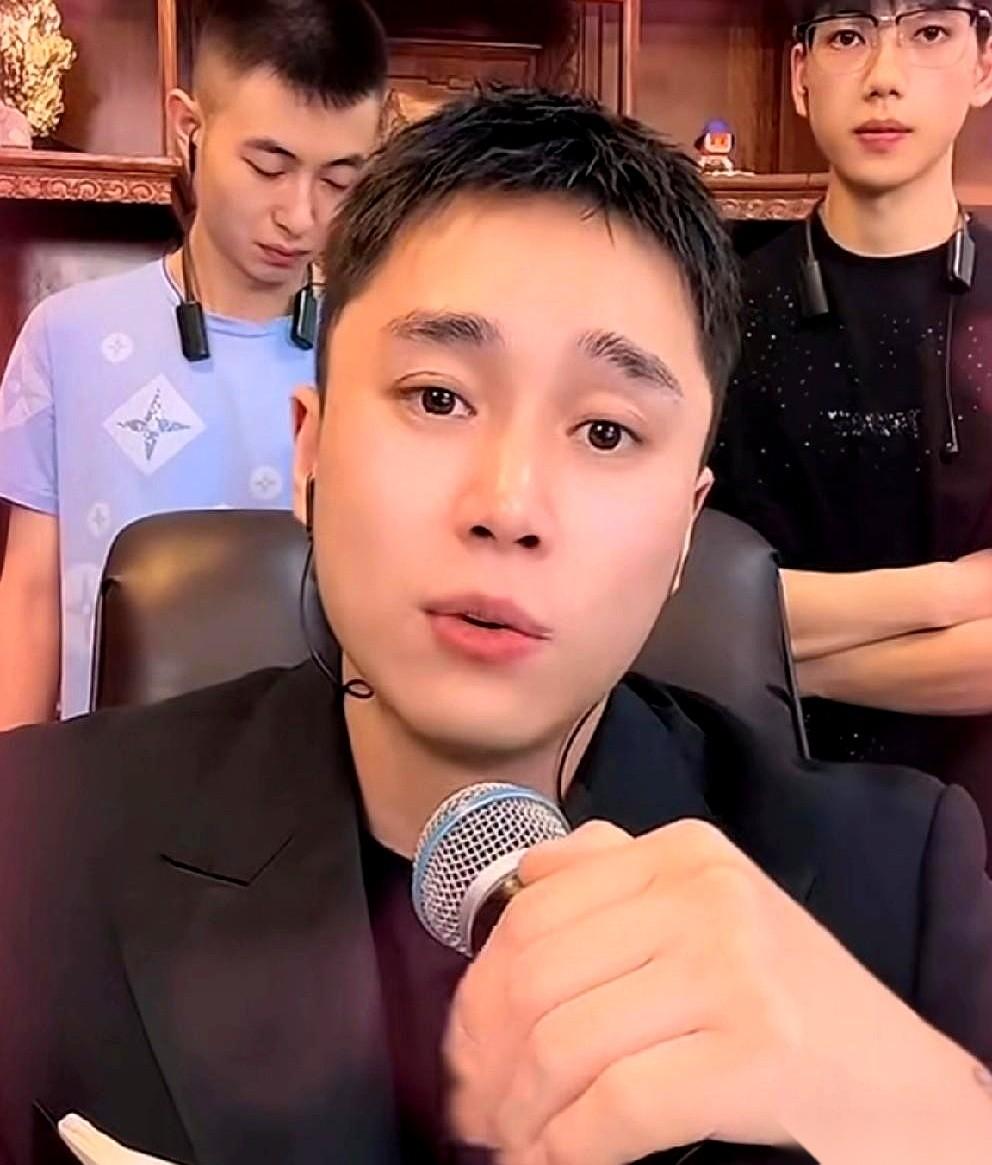 一天卖了3000万。
目标2000万，没刹住。卖的还都是二三十、四五十的便宜小玩