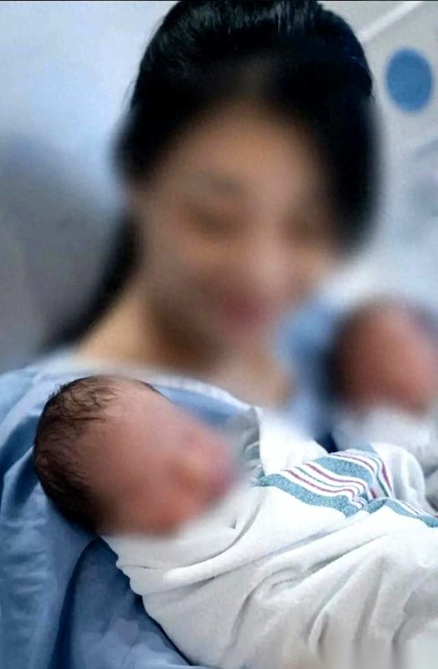 媒体公开的一起抚养纠纷里，出现了极具戏剧性的一幕：一位身家不菲的已婚董事长坚决不