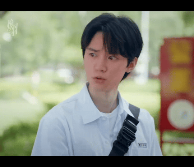 周翊然新剧暗恋偷偷藏不住周翊然《焕羽》里的明盛暗恋藏不住，一本正经“我有个朋友”