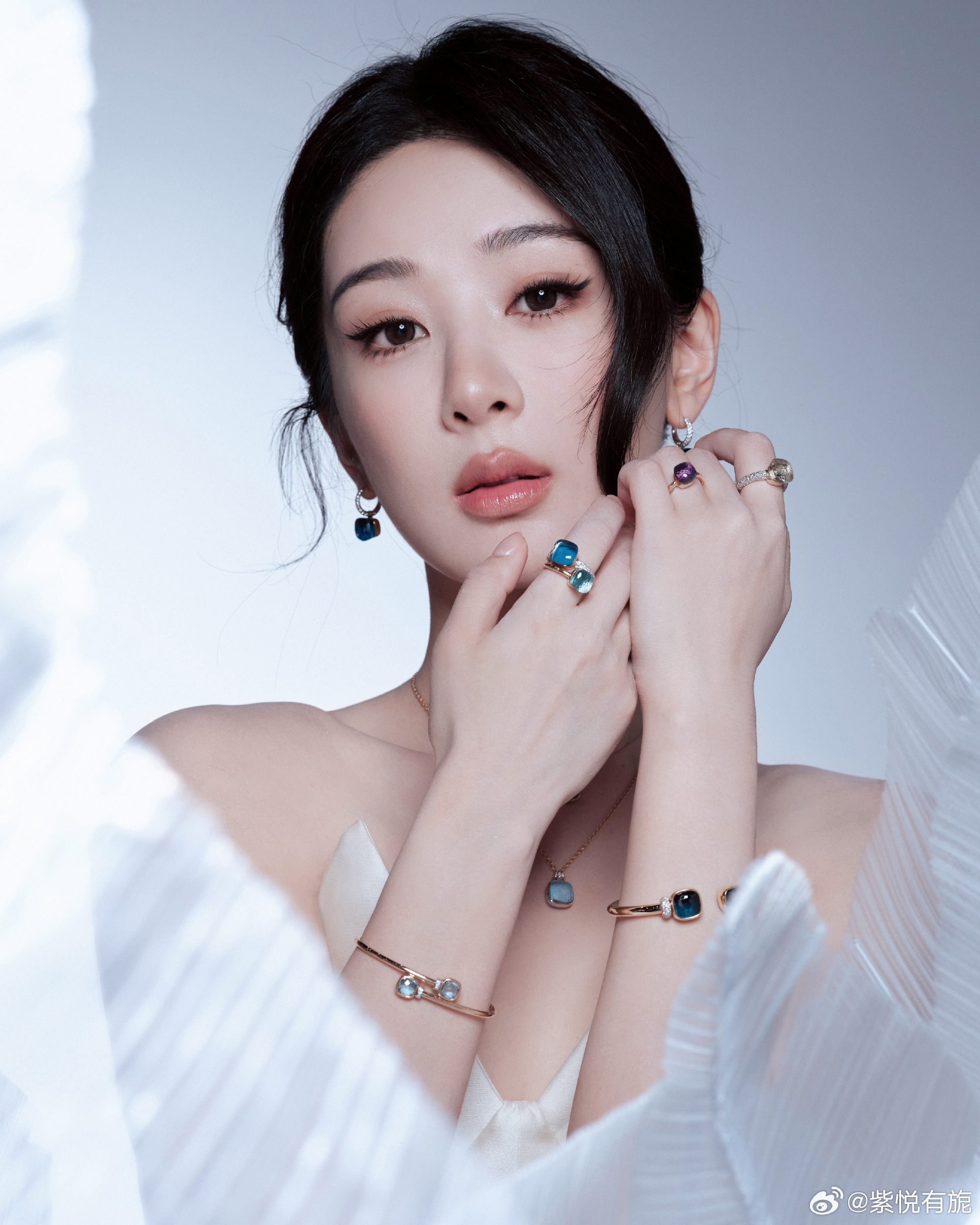 宝曼兰朵全球品牌代言人杨紫 月亮和星星不会奔你而来，但我会奔向你。杨紫