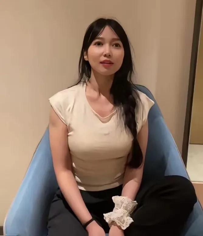 为啥“抱抱盲兔”被重罚？因为她消费了大家的善意
 
“抱抱盲兔”的视频条条爆款，
