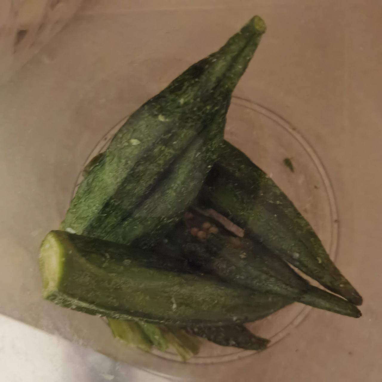 今天买了冻干秋葵，感觉很好吃，比秋葵本身还好吃。老板说冻干秋葵营养不减少，不知道